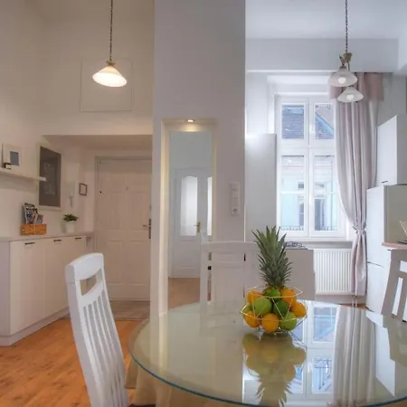 Castlehill1011- Free Parking And Ac By Fishermans Bastion Daire *